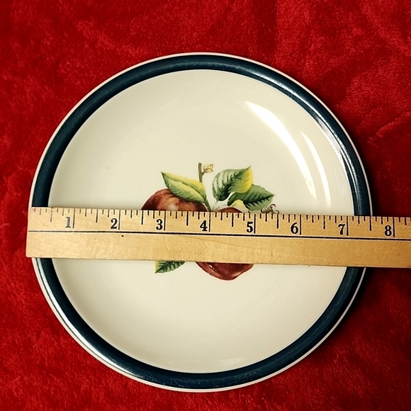 ☆Set of 4. Casuals by China Pearl. Apple Pattern with Green Rim. Salad Plates.☆ - Picture 10 of 10